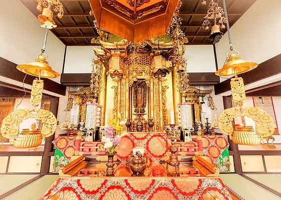 西光寺の内陣